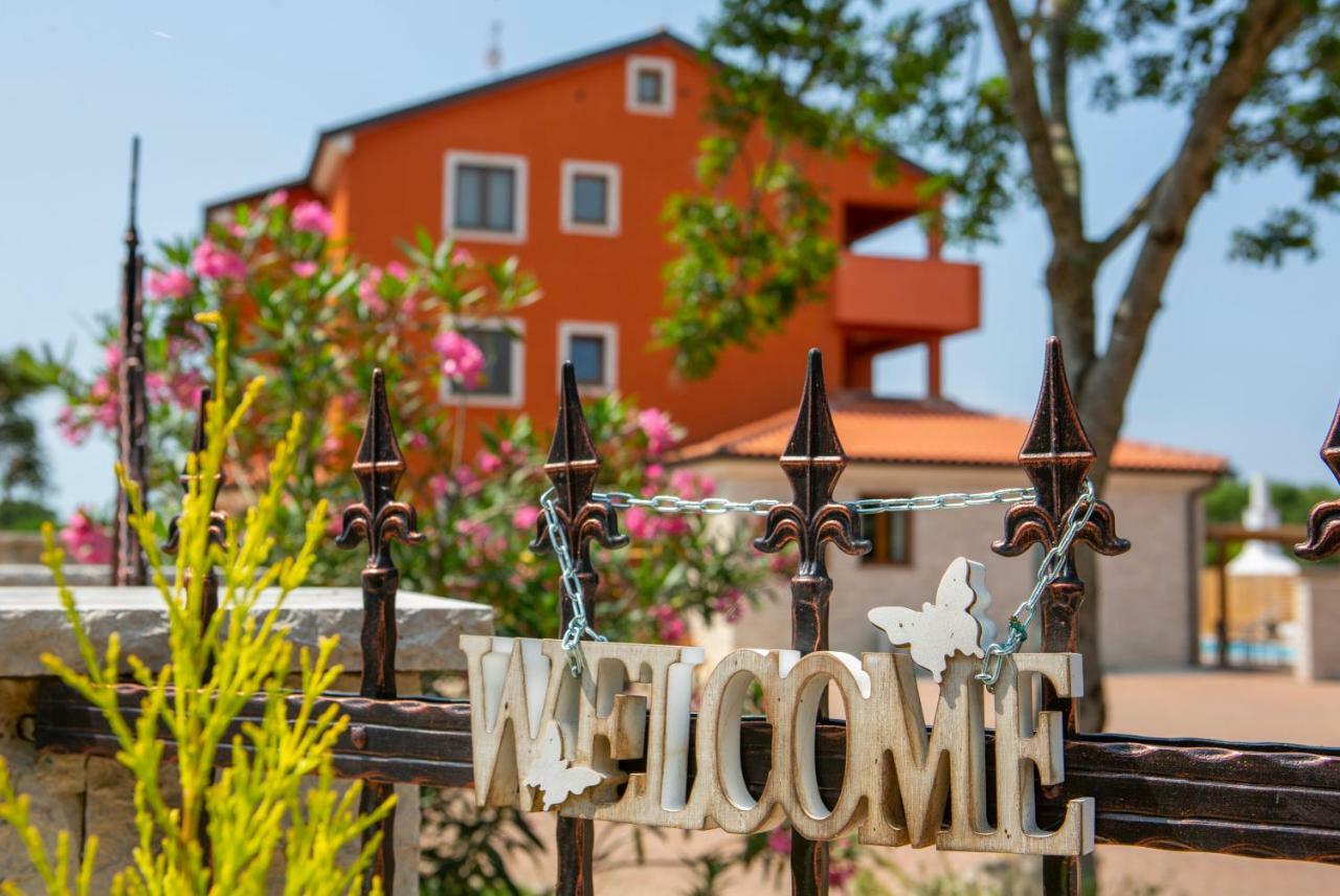 Hotel Natura Vilanija Εξωτερικό φωτογραφία